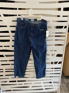 Universal Thread Women’s Dark Blue Relaxed Jeans